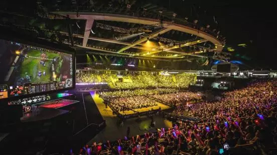 上半场大崩盘，曼城女足0-3完败，遭切尔西女足.